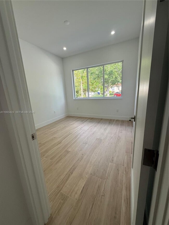 Building Photo - 1981 SW 33rd Ave