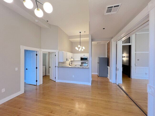 Building Photo - 27 Hillside Pl