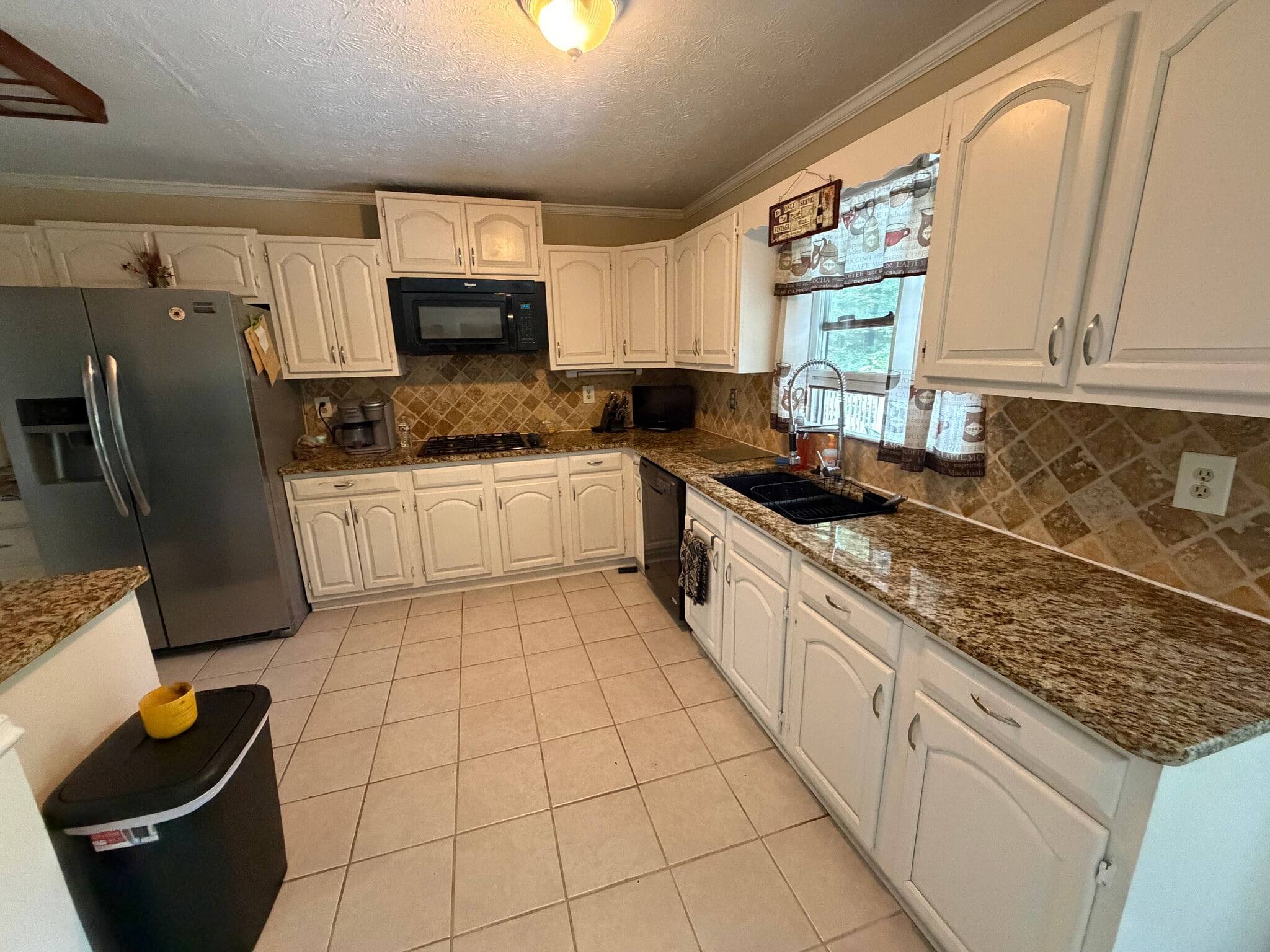 Building Photo - Room in House on Lilburn Stone Mountain Rd
