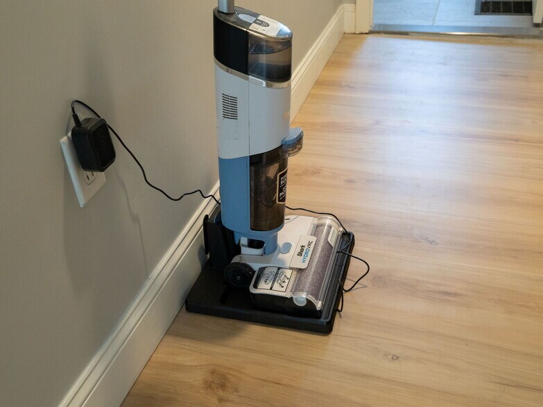 Building Photo - 168 School St