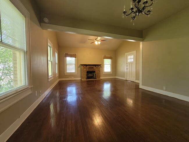 Building Photo - 2307 Austin Ave