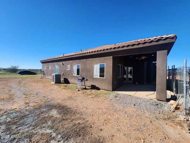 Building Photo - 1766 E Golf Course Rd