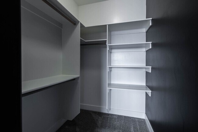 Building Photo - $300 off first month for February & March move-ins! - BEAUTIFUL 3 BED 2.5 BATH TOWNHOME IN SUGAR ...