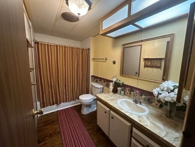 Building Photo - Nice 3 bedroom 2 Bath