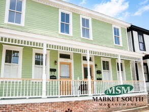 Building Photo - DOWNTOWN/SCAD RENOVATED APARTMENT