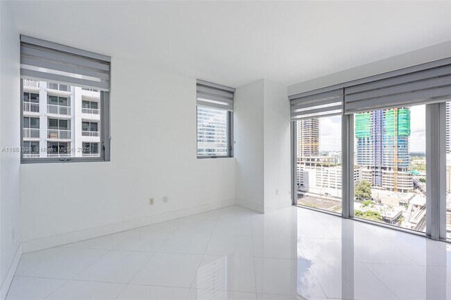 Building Photo - 1300 Brickell Bay Dr
