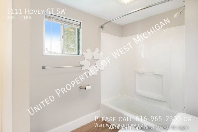 Building Photo - Available Now | 3 Bedroom 1.5 Bath Single ...