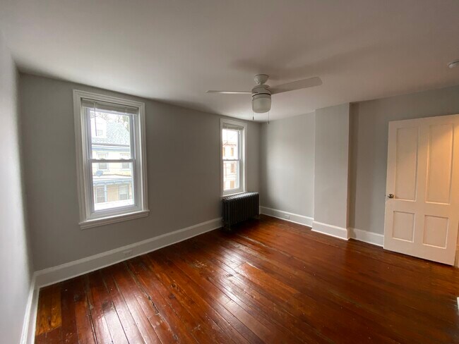 Building Photo - 74 E Church Ln