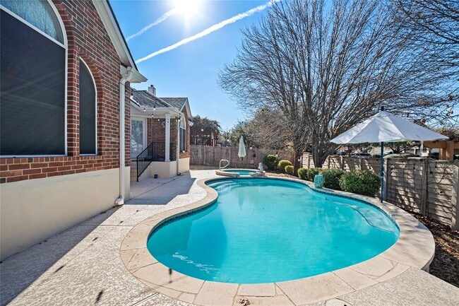 Building Photo - 2112 Bandera Path