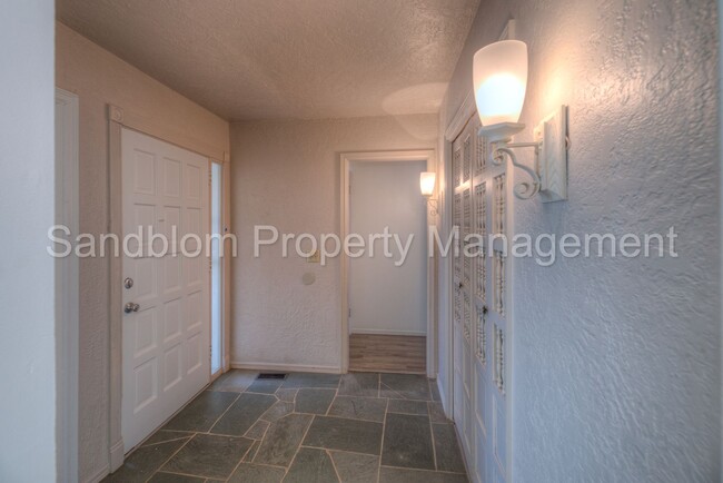 Building Photo - For Lease | South Tulsa Duplex | $1400 Rent