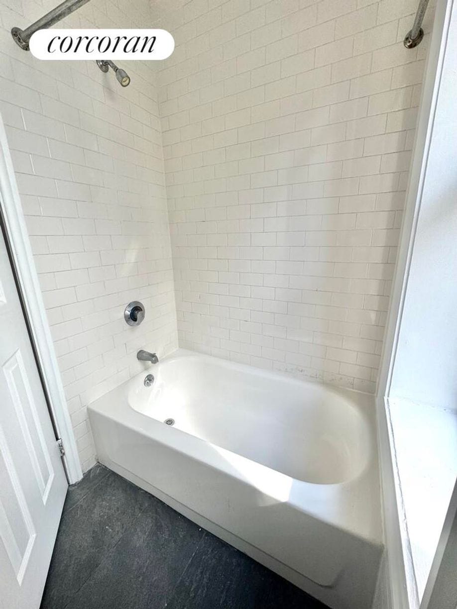 Building Photo - 509 E 81st St