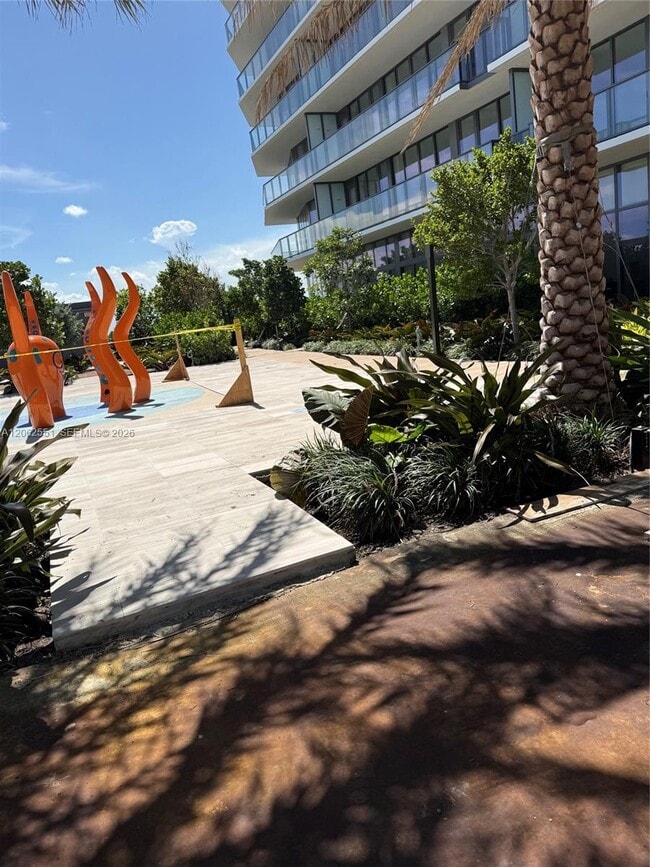 Building Photo - 1170 Hallandale Ave