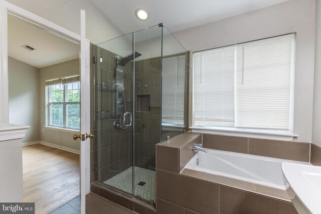 Building Photo - 20283 Glenrobin Terrace
