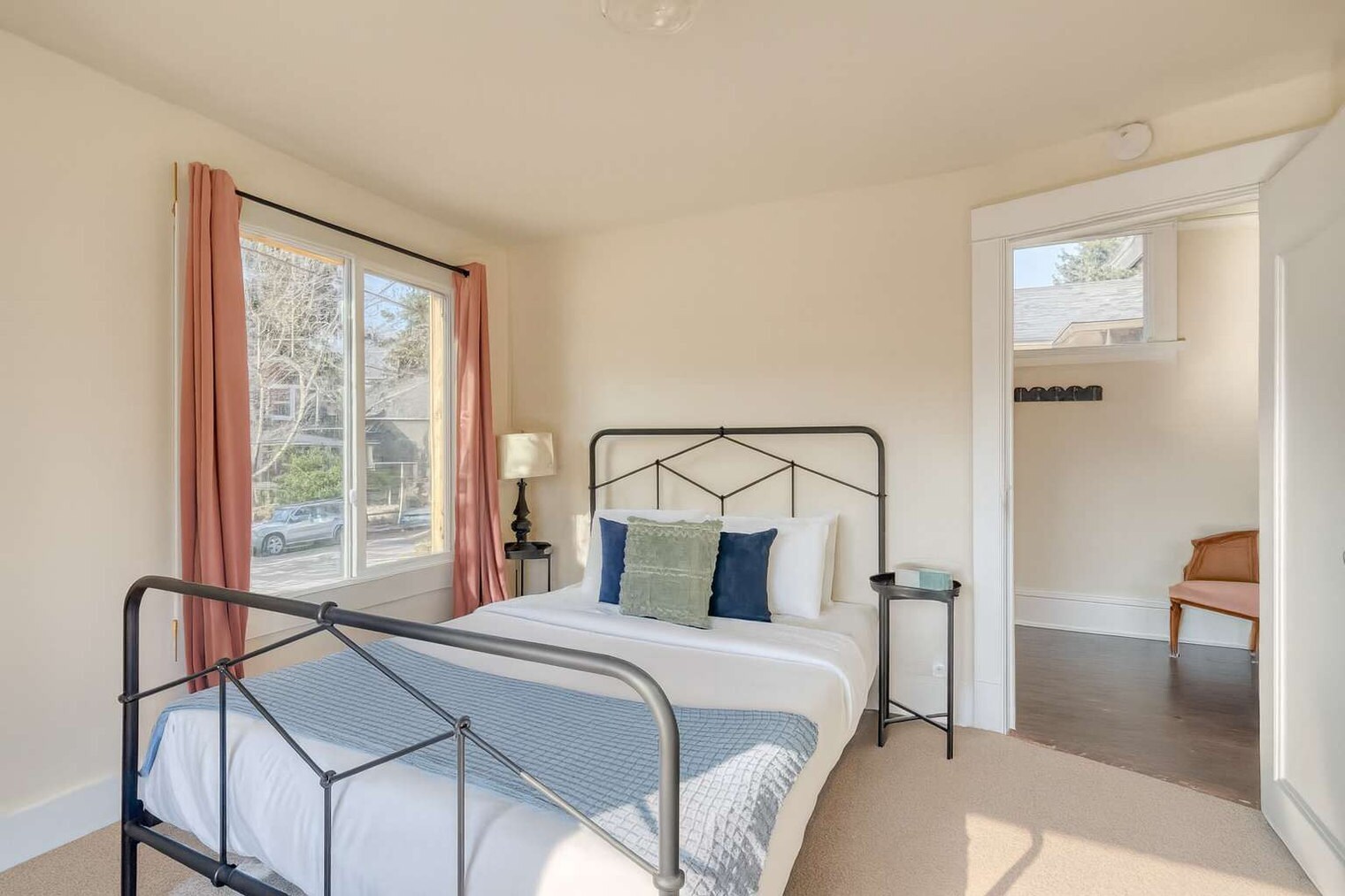 Building Photo - 502 NE 29th Ave