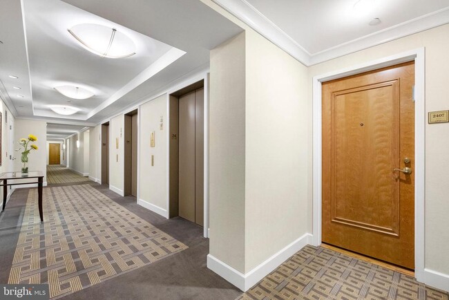 Building Photo - 400 S Broad St