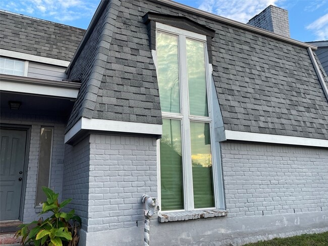 Building Photo - 1909 Bittercreek Dr