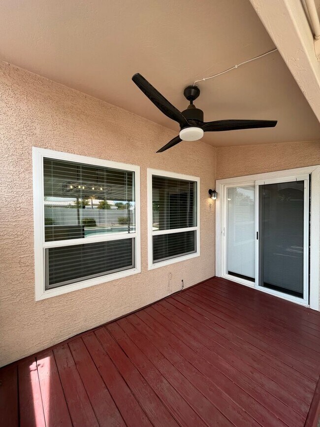Building Photo - 4 Bedroom Home Near N McQueen Rd and E Cha...