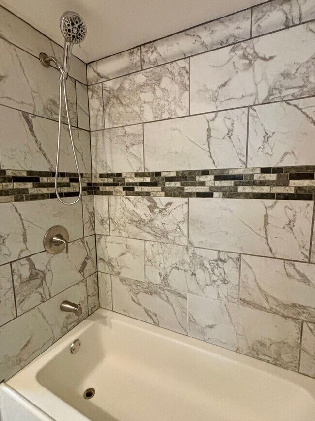 Building Photo - WOW! This beautifully updated 3-bedroom won't last!