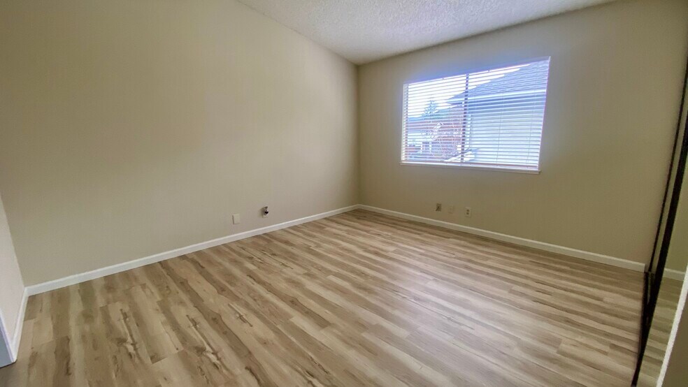 Building Photo - 39076 Applegate Ter