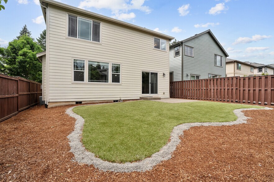 Building Photo - 28616 Greenway Dr