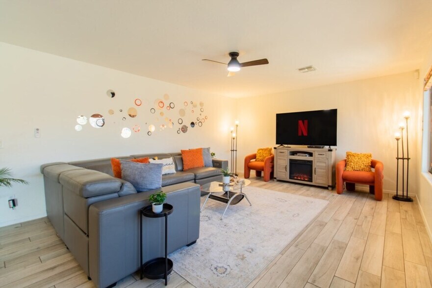 Building Photo - 1550 N Desert Willow St