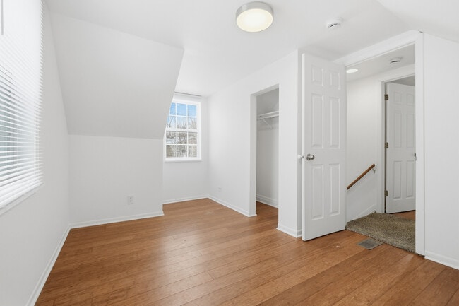 Building Photo - 426 Alpine Dr