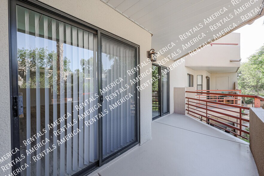 Building Photo - 4850 E Desert Cove Ave