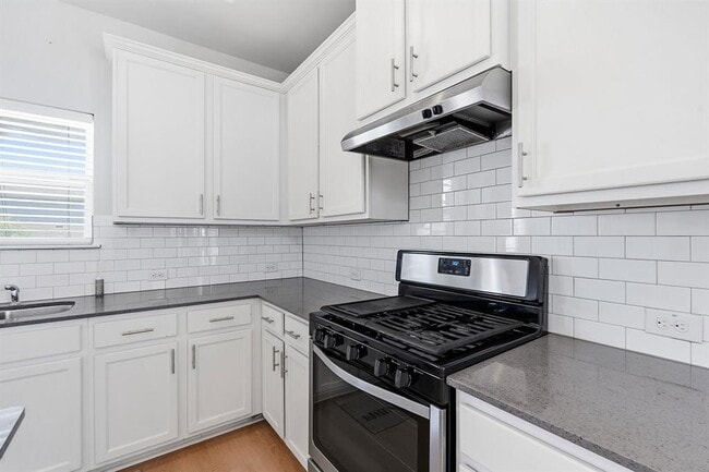Building Photo - 10221 Forest Grove Dr