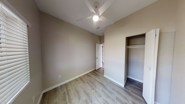 Building Photo - 5336 E Falls View Dr