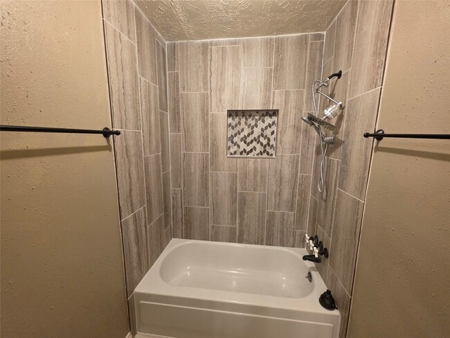 Building Photo - 8607 Knoll Forest Dr