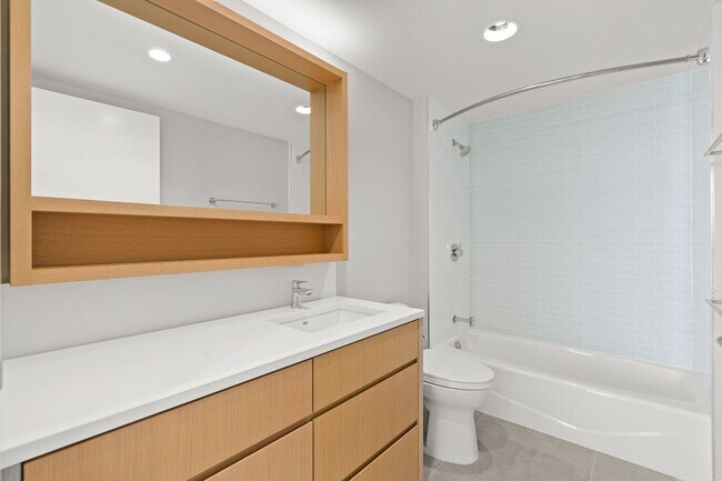 Building Photo - Sky Ala Moana West #2204 — 1BR/1BA/1PK — $...