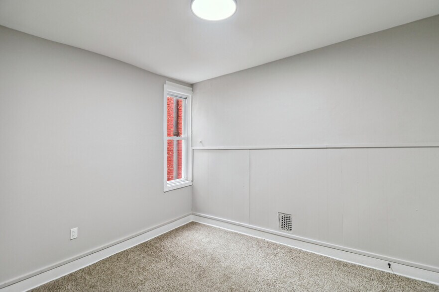 Building Photo - 2128 Hollins St