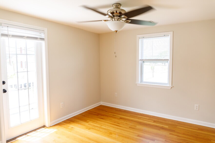 Building Photo - 116 America St