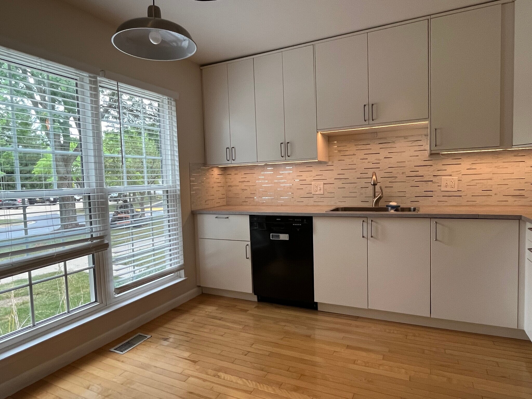 Building Photo - 3010 Bolgos Cir