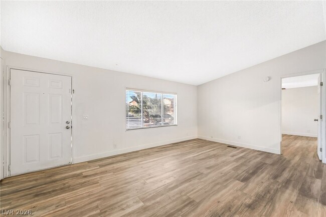 Building Photo - 603 Diamond Dr