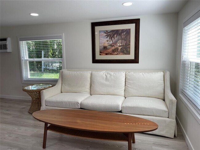 Building Photo - 1357 Lakeshore Dr