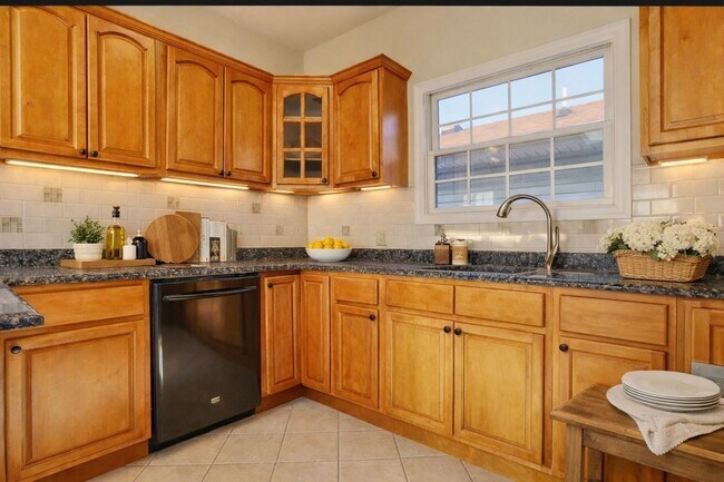 Building Photo - 24 Emerson Ave