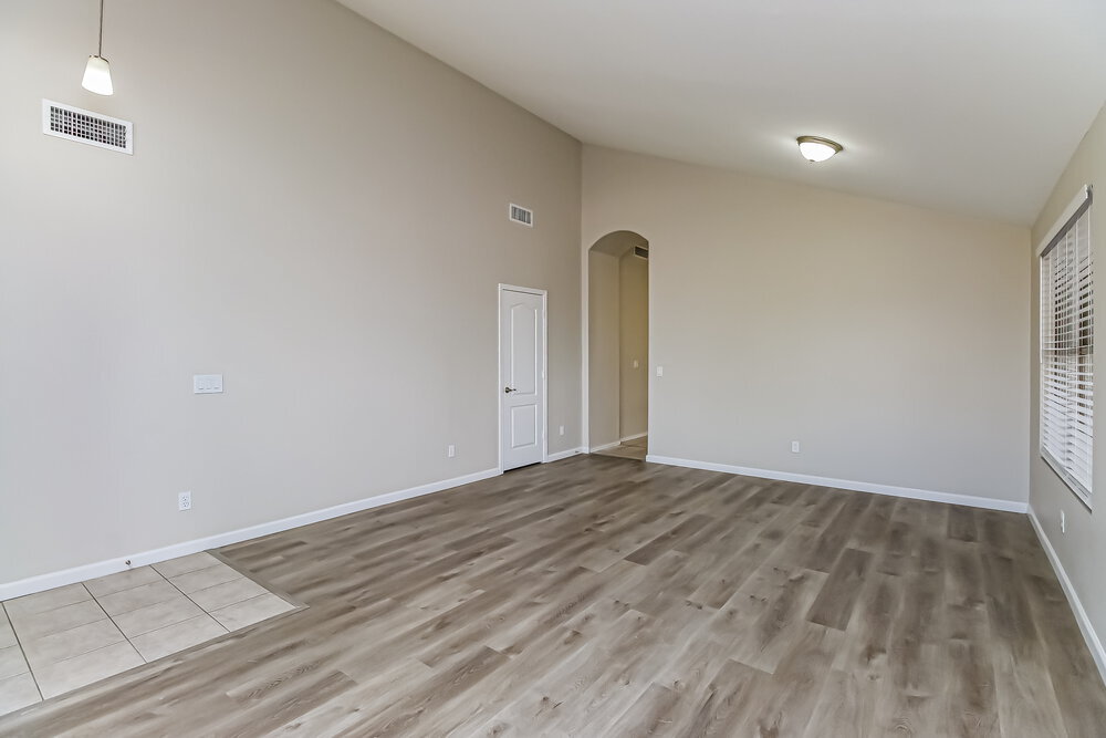 Building Photo - 477 E Devon Dr