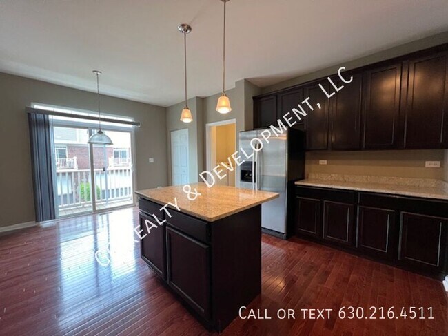 Building Photo - 2522 Dunraven Ave
