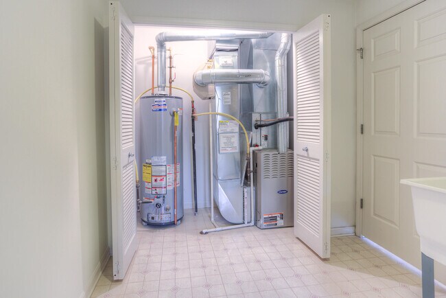 Building Photo - 28471 Carlton Way Dr