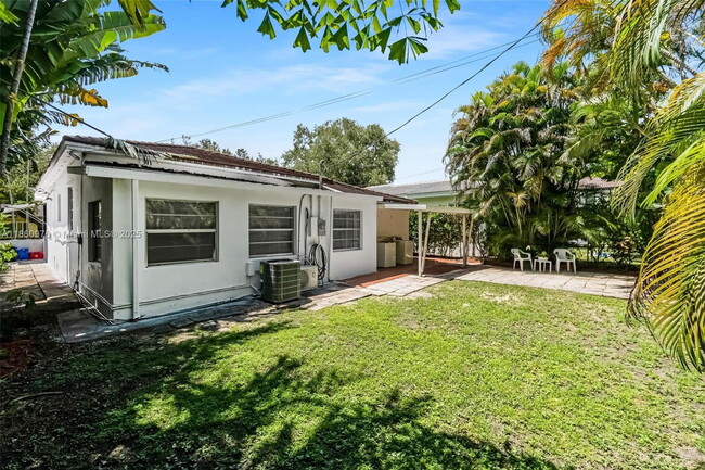 Building Photo - 1107 El Rado St