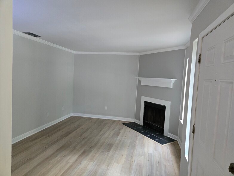 Family Room - 126 Luden Dr