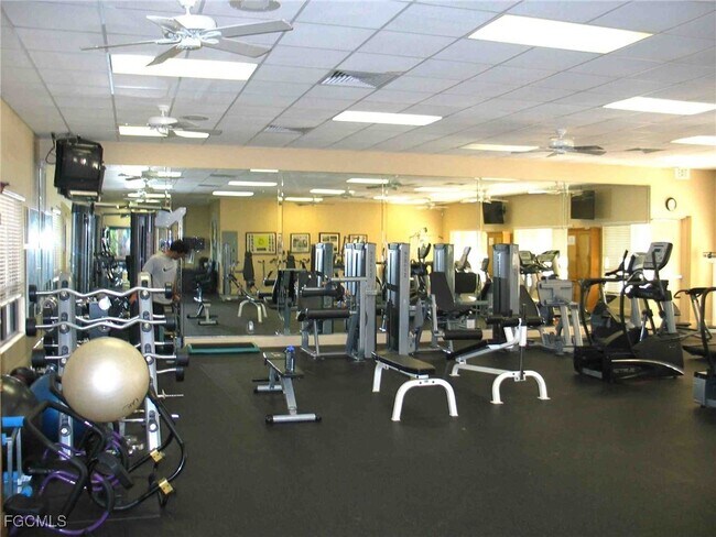 Building Photo - 8917 Greenwich Hills Way