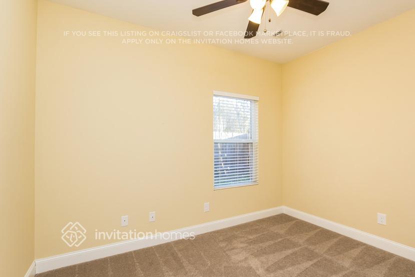 Building Photo - 1313 Invermere Dr SE