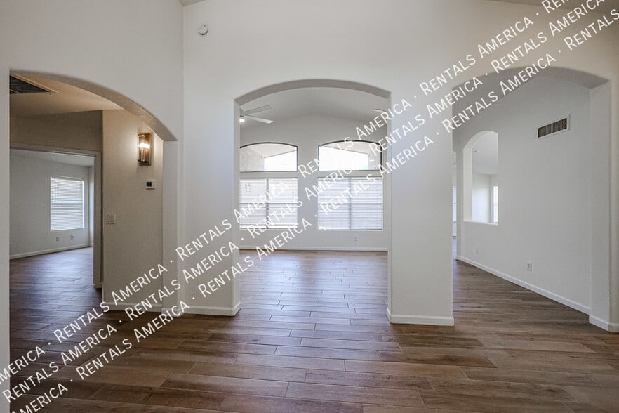 Building Photo - 2276 S Bahama Dr