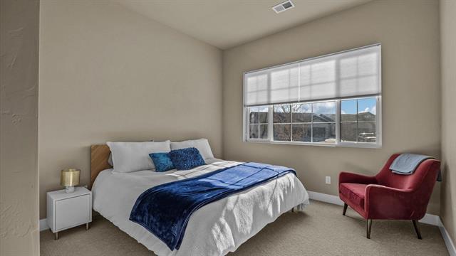 Building Photo - 1870 Wellington Ave