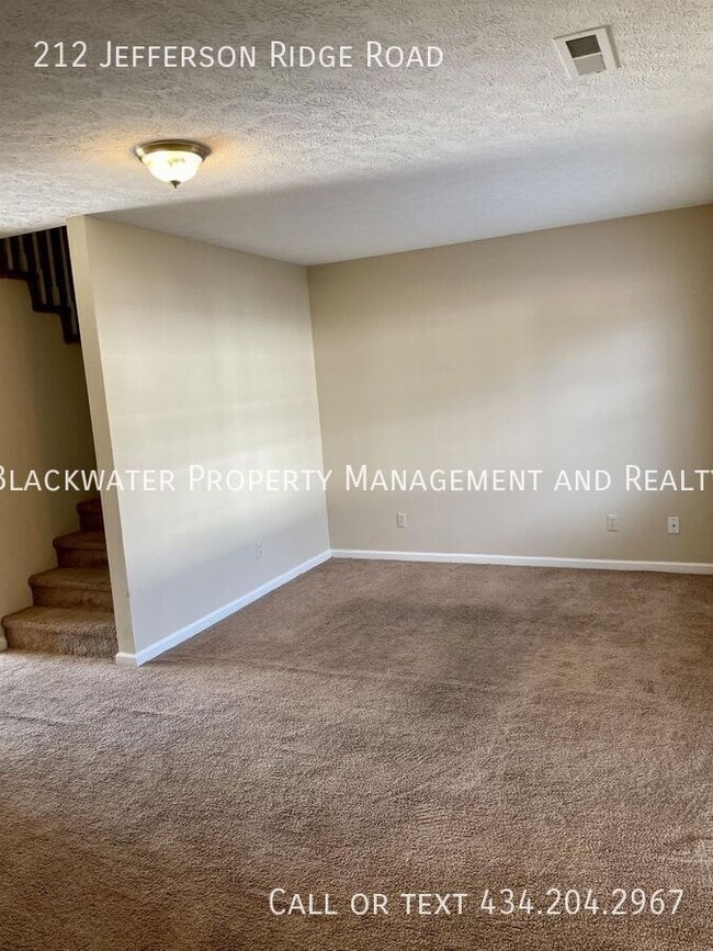 Building Photo - 212 Jefferson Ridge Rd