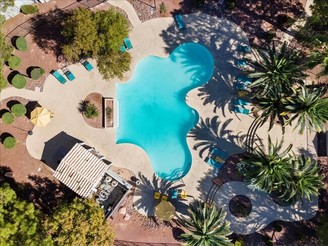 Building Photo - Bright, Modern 2 Bedroom Upstairs Condo, Community Pool, Gated, Covered Parking