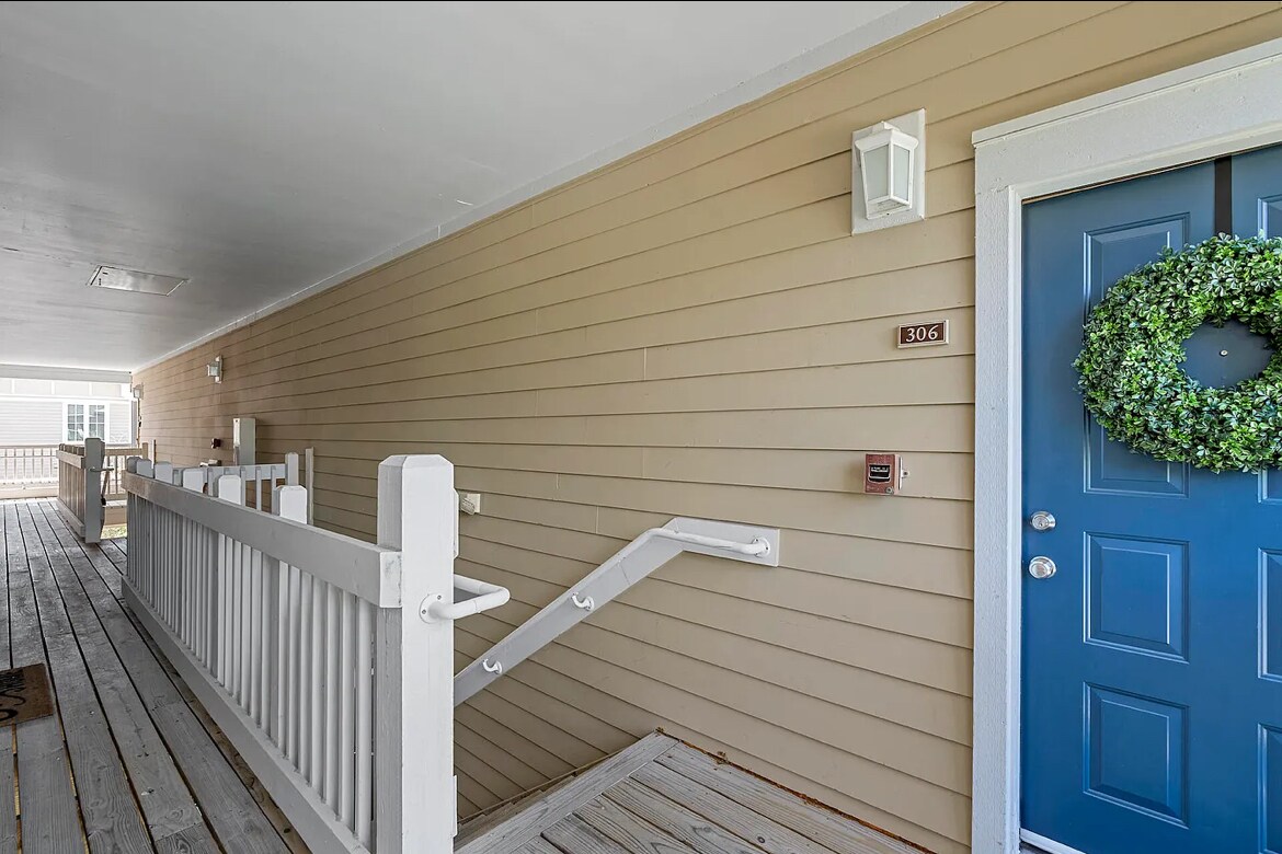 Building Photo - 600 Bucksley Ln