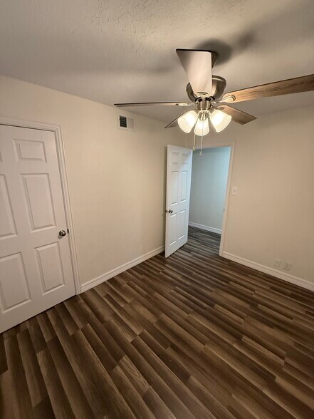 Spare room 1 - 5320 W Groves Cir